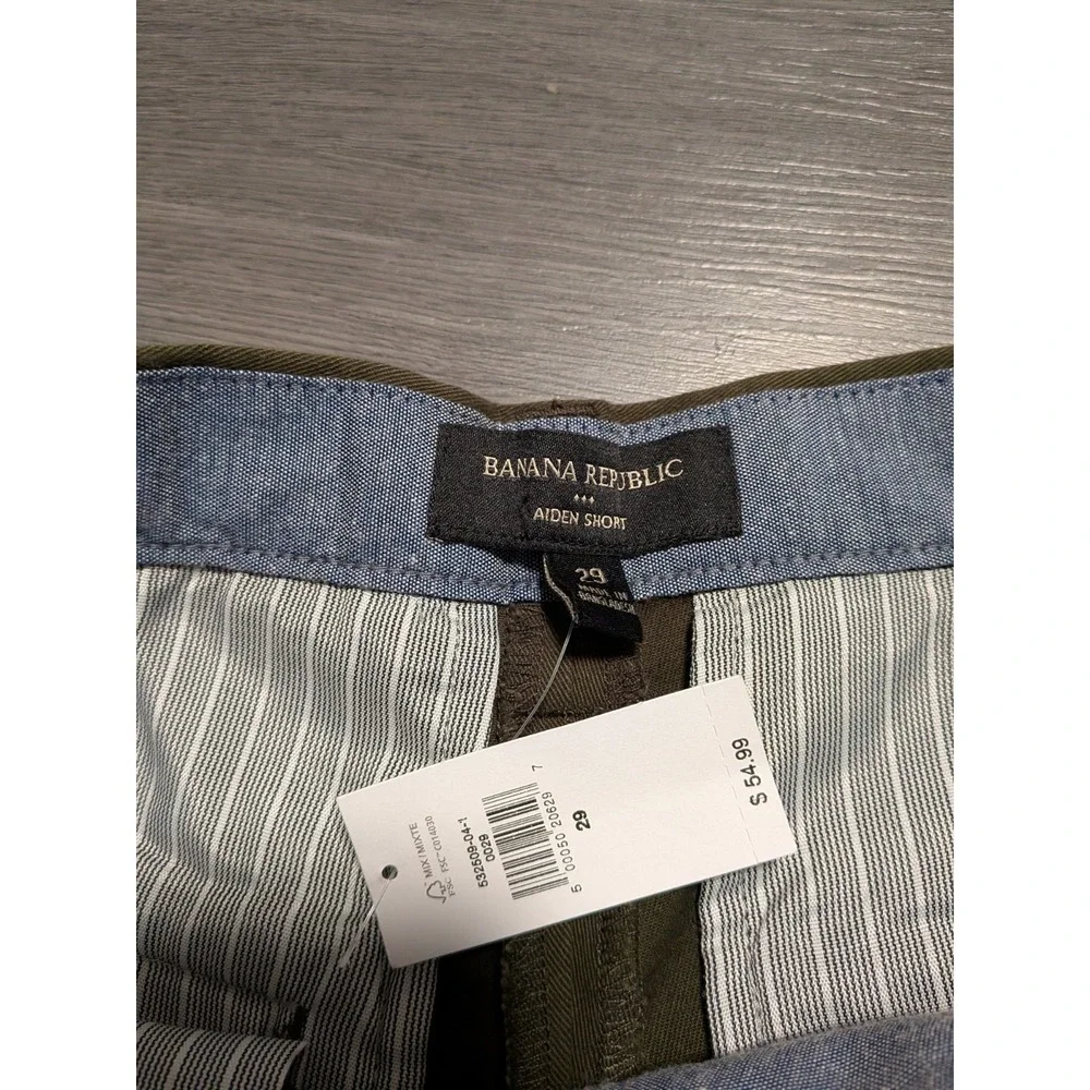 NWT Banana Republic Men's Olive Green Flat Front Stretch Aiden Short‎ Size 29x10